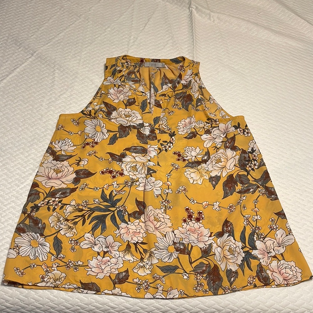 Dalia Blouse Tank.  Yellow/White flower pattern.  Size medium